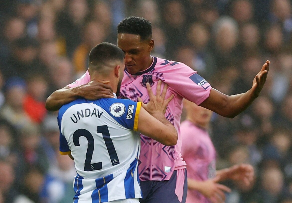 埃弗顿保级生死战,杜库雷梅开二度助太妃糖逃离降级区  埃弗顿保级生死战,杜库雷梅开二度助太妃糖逃离降级区